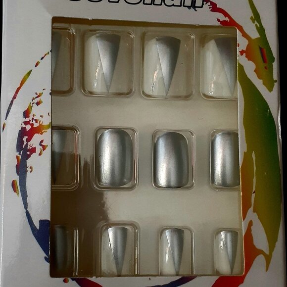 Sevenail 12 Short Nails Silver and White, Glue Not Included- Glamorous & Classic - Picture 3 of 4